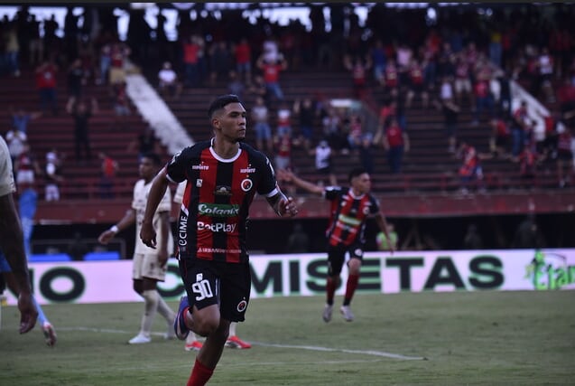 Luifer Hernández en el Vbar / Foto: Colprensa