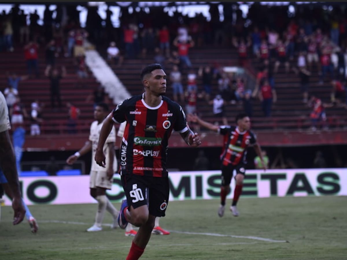 ¿Hubo peleas internas en el Cúcuta, previo a la salida del Rolo Flórez? Esto contó Luifer Hernández