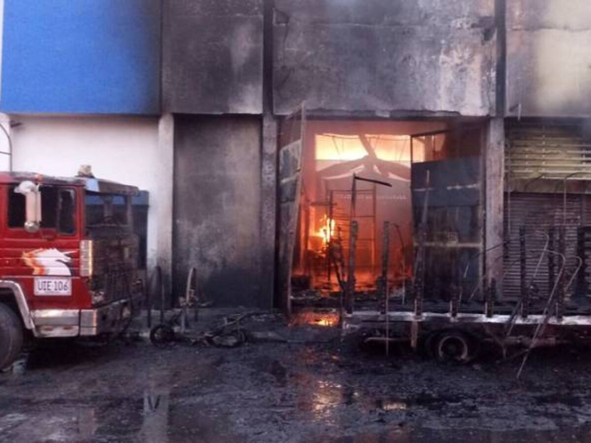 Incendio en Montería destruye varios locales comerciales