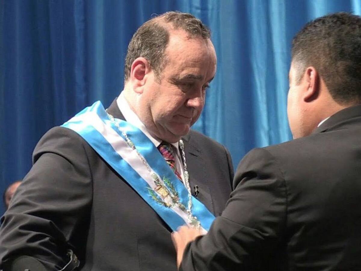 Giammatei asume presidencia de Guatemala prometiendo frenar la corrupción