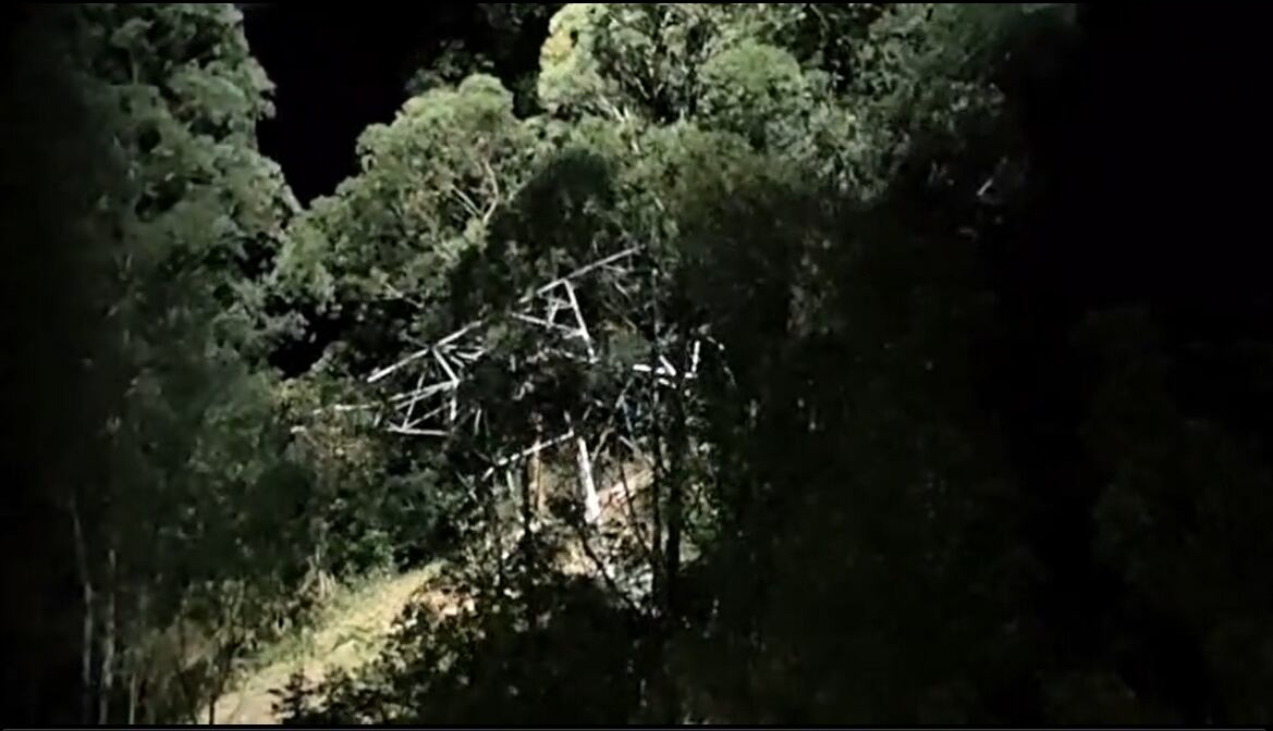 Torre dinamitada en Medellín