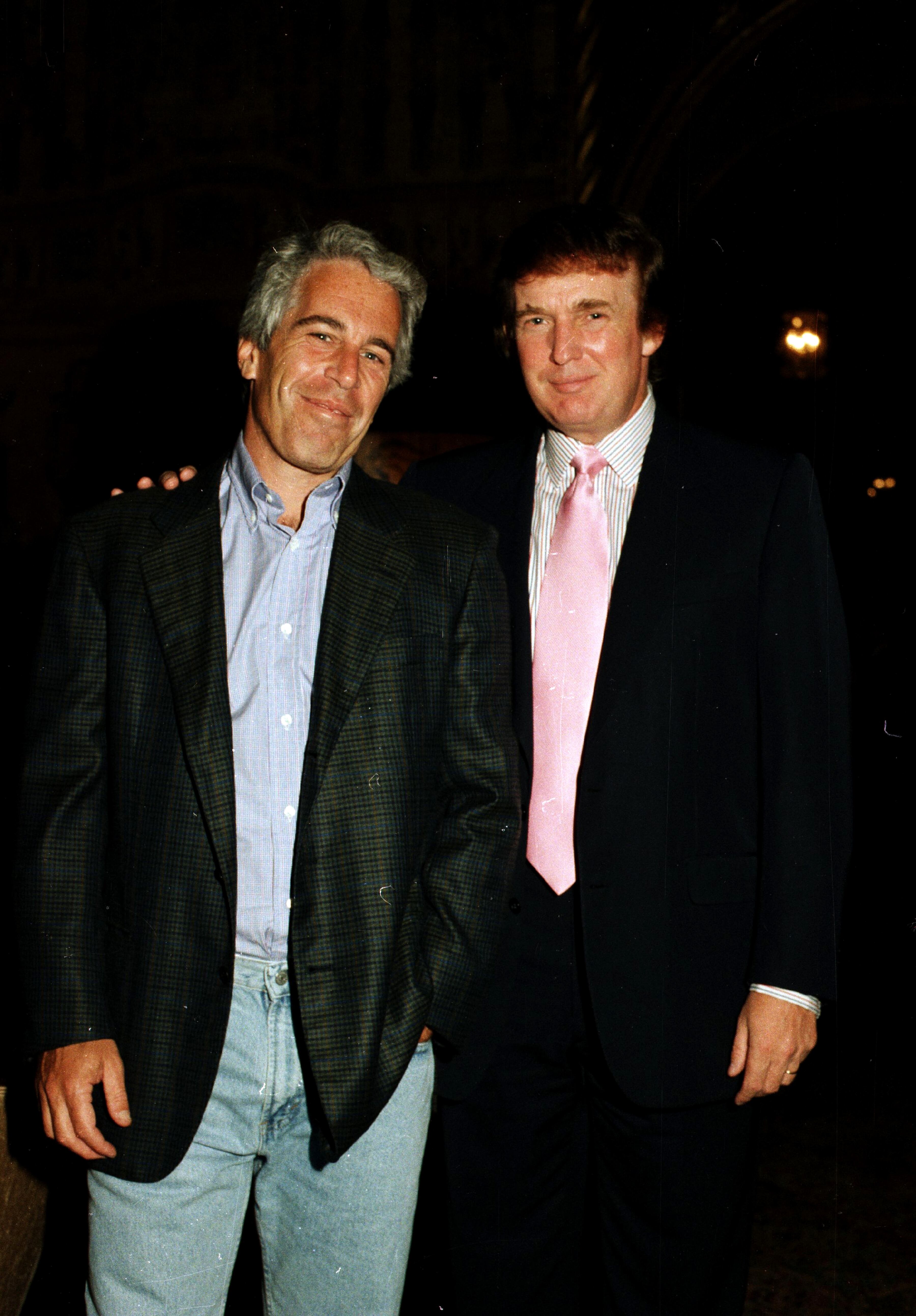 El diario estadounidense reveló los contenidos de una supuesta carta que el presidente Donald Trump habría enviado a Jeffrey Epstein en 2003.
(Foto:   Davidoff Studios/Getty Images)