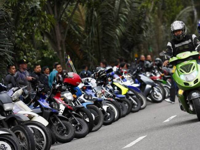 Sancionan a motociclistas que no cumplan con restricción de parrilleros