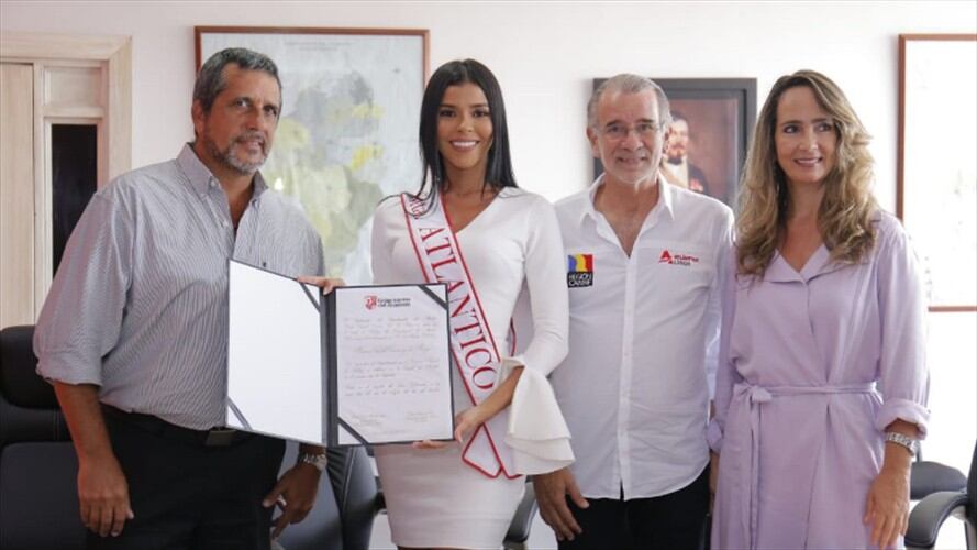 “Orgullo y satisfacción llevar sobre mi pecho esta banda” Señorita Atlántico. Foto: La Wcon Julio Sánchez Cristo