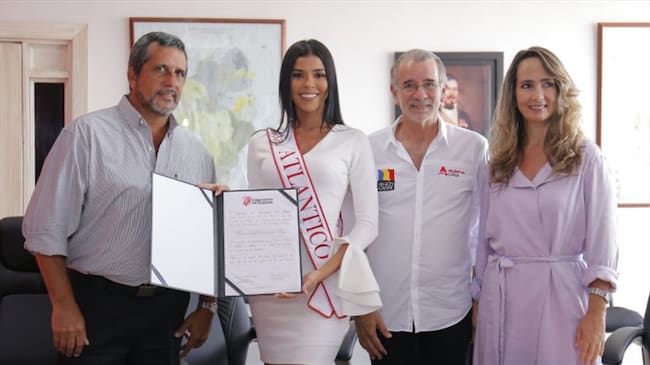 “Orgullo y satisfacción llevar sobre mi pecho esta banda” Señorita Atlántico. Foto: La Wcon Julio Sánchez Cristo