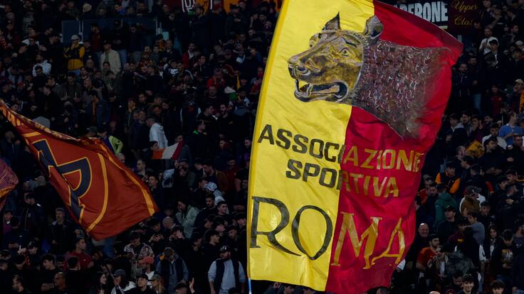 Rome (Italy), 02/05/2024.- AS Roma supporters cheer ahead of the UEFA Europe League semifinal 1st leg soccer match between AS Roma and Bayer Leverkusen, in Rome, Italy, 02 May 2024. (Italia, Roma) EFE/EPA/ETTORE FERRARI