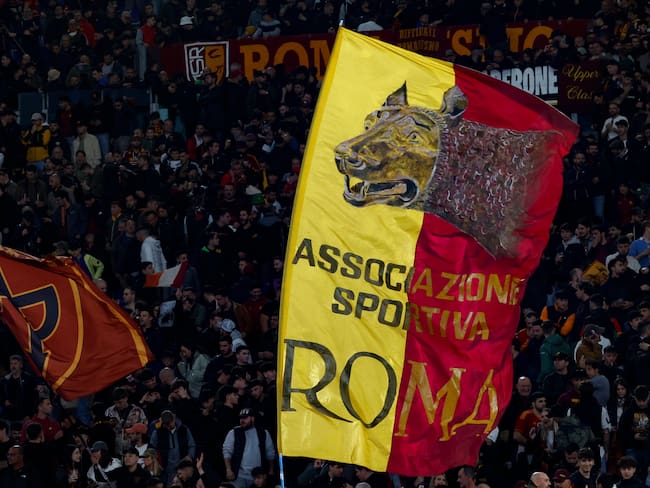 Rome (Italy), 02/05/2024.- AS Roma supporters cheer ahead of the UEFA Europe League semifinal 1st leg soccer match between AS Roma and Bayer Leverkusen, in Rome, Italy, 02 May 2024. (Italia, Roma) EFE/EPA/ETTORE FERRARI
