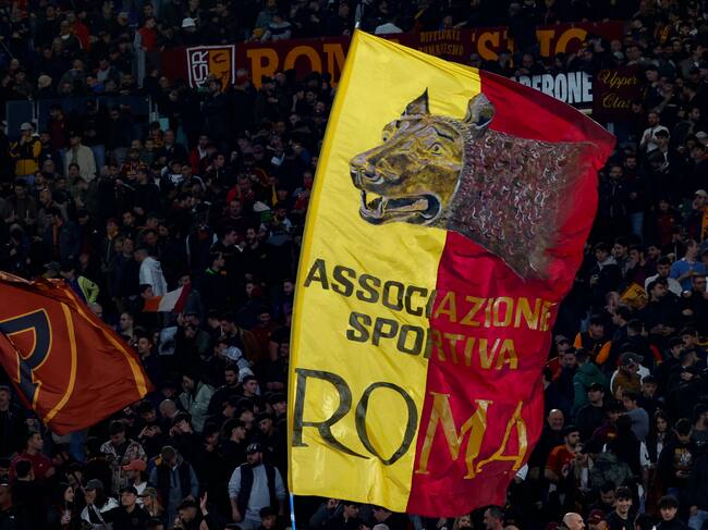Rome (Italy), 02/05/2024.- AS Roma supporters cheer ahead of the UEFA Europe League semifinal 1st leg soccer match between AS Roma and Bayer Leverkusen, in Rome, Italy, 02 May 2024. (Italia, Roma) EFE/EPA/ETTORE FERRARI