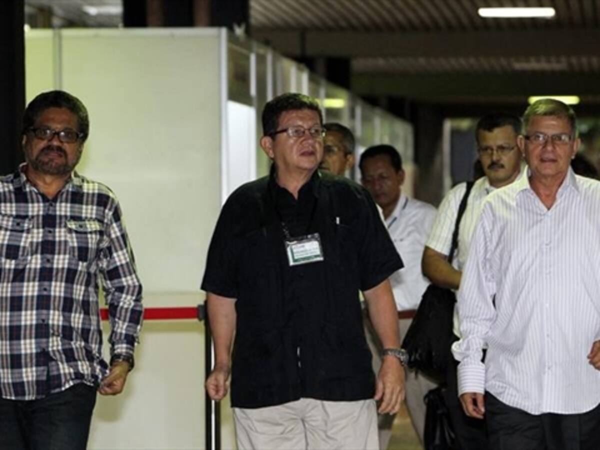 Farc dice que si suspenden operaciones, el martes liberan secuestrados