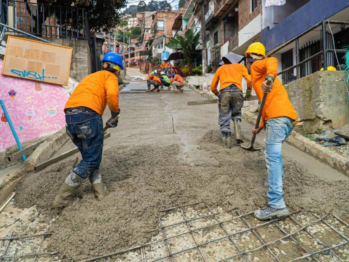 ¿Qué pasa con el contrato para mejorar la malla vial en Medellín?