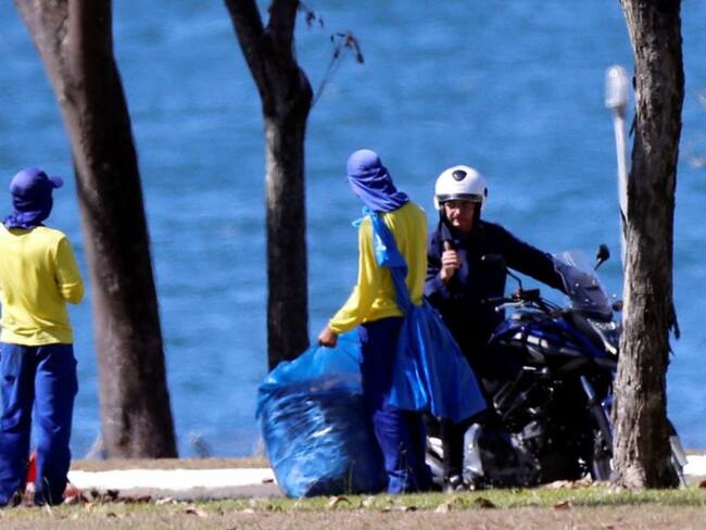 Bolsonaro salió a pasear en moto y fue visto sin tapabocas