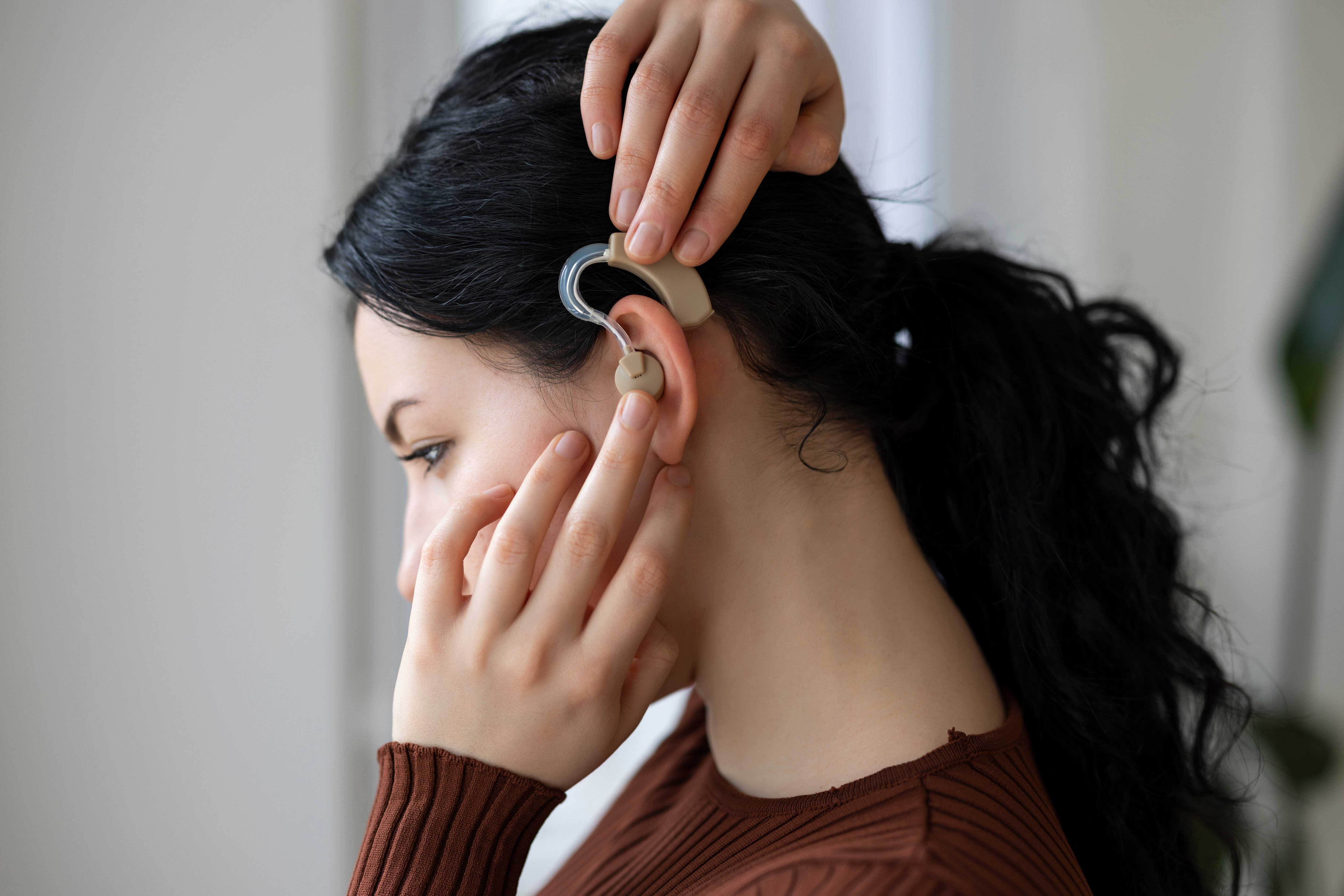 ¿Cómo solicitar audífonos a la EPS? Casos en los que cubre las prótesis auditivas y requisitos. Cortesía: GettyImages