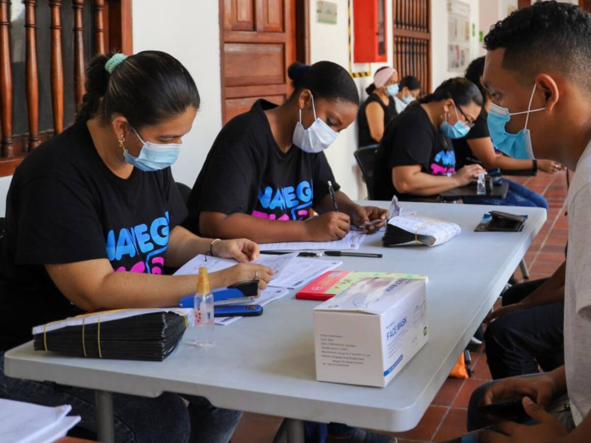 Unibac entrega planes con servicio de voz y datos móviles a estudiantes