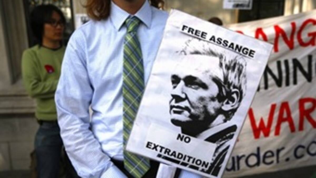 Julian Assange permanecería indefinidamente en la embajada de Ecuador en Londres: Rafael Correa