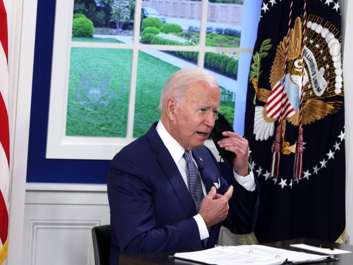 Macron y Biden acuerdan reunión y consultas para evitar crisis diplomática