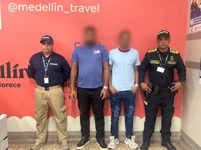 Colombianos deportados de Panamá con orden de captura. Foto: Migración.