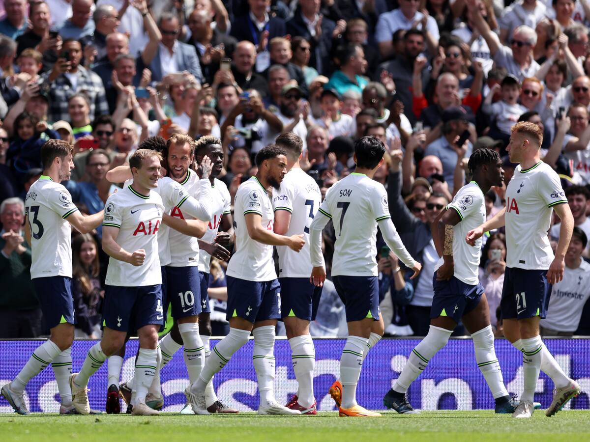 Dávinson Sánchez jugó todo el partido en la derrota del Tottenham ante el Brentford