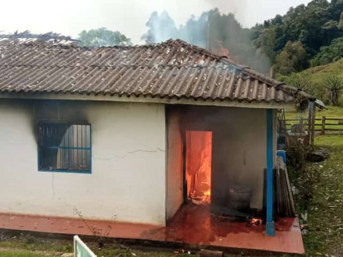 Incineran inmueble de una multinacional en El Tambo, Cauca