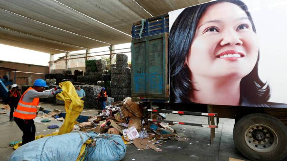 Fujimori refuerza su populismo con medidas conservadoras