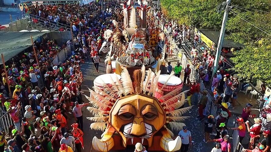 Al menos cinco policías resultaron lesionados al momento de atender estos casos de desórdenes de orden público durante las fiestas de carnaval en Barranquilla. Foto: Colprensa