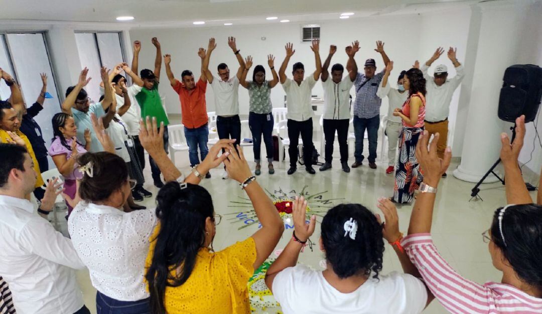 Excombatientes de Farc se encuentran con victimas de burro bomba de Chalán