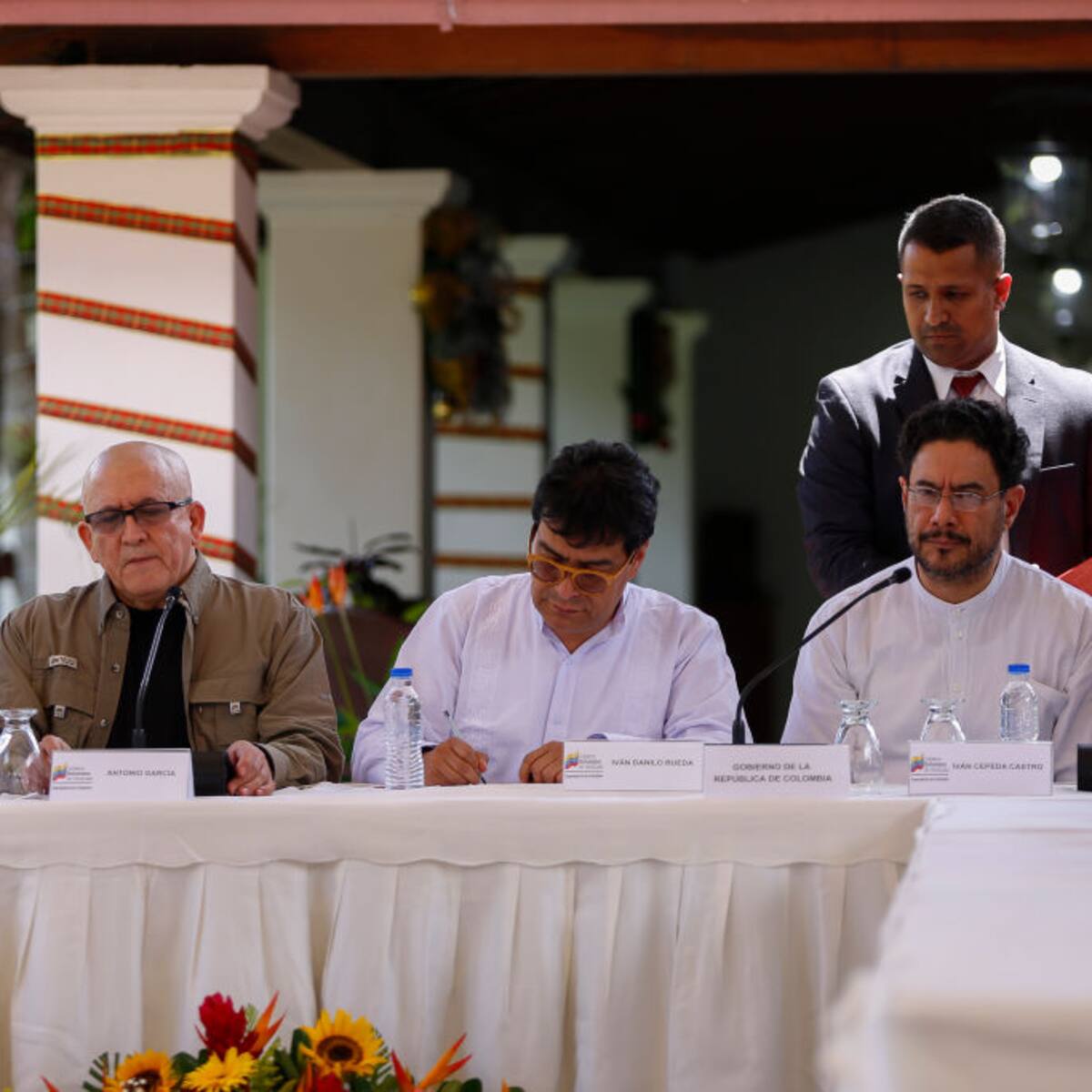 Antonio García dice que paramilitares, no ELN, amenazan a poblaciones del Bajo Cauca