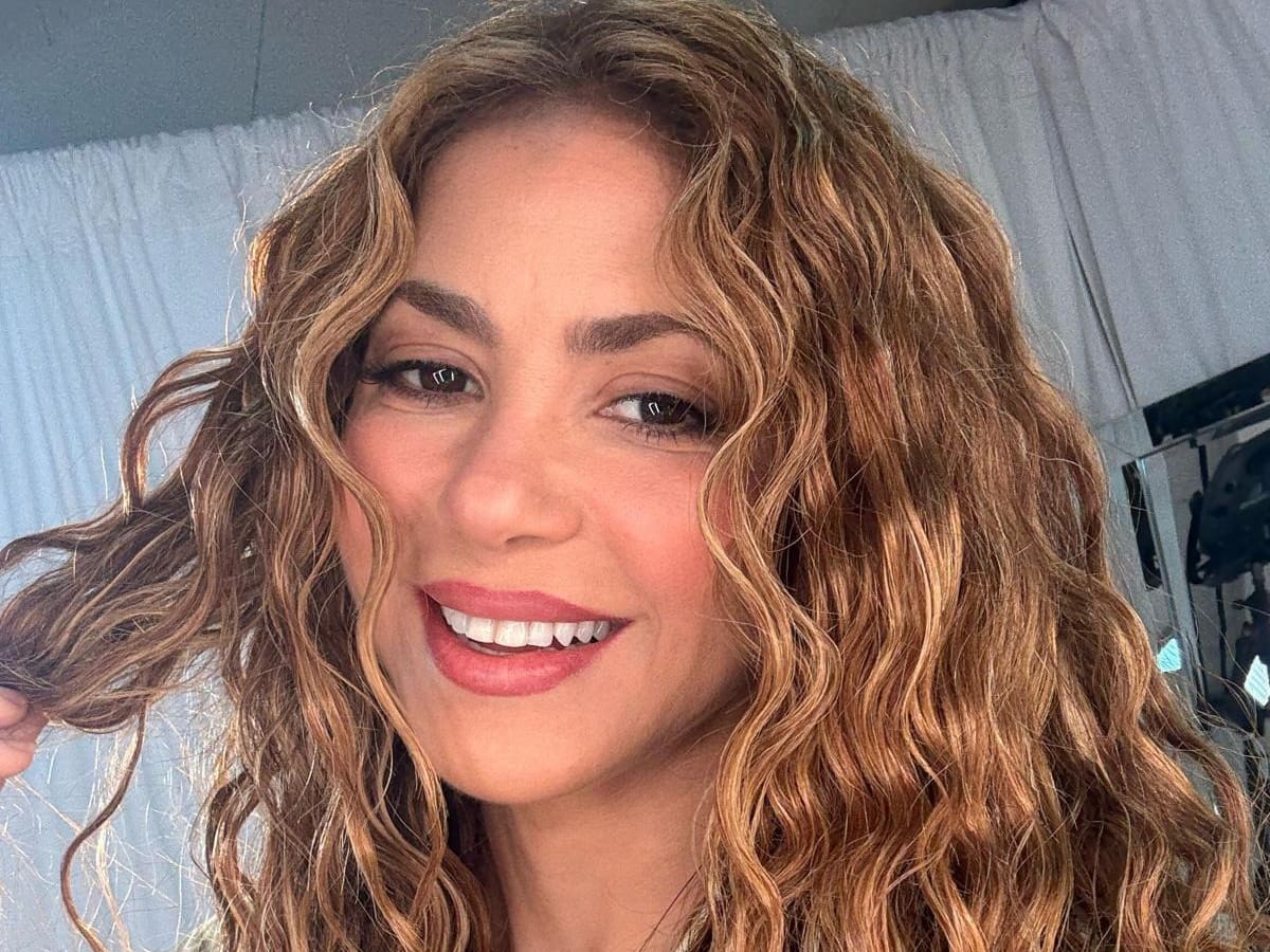 Shakira llegó a Barranquilla en pleno Carnaval y graba video con Beéle