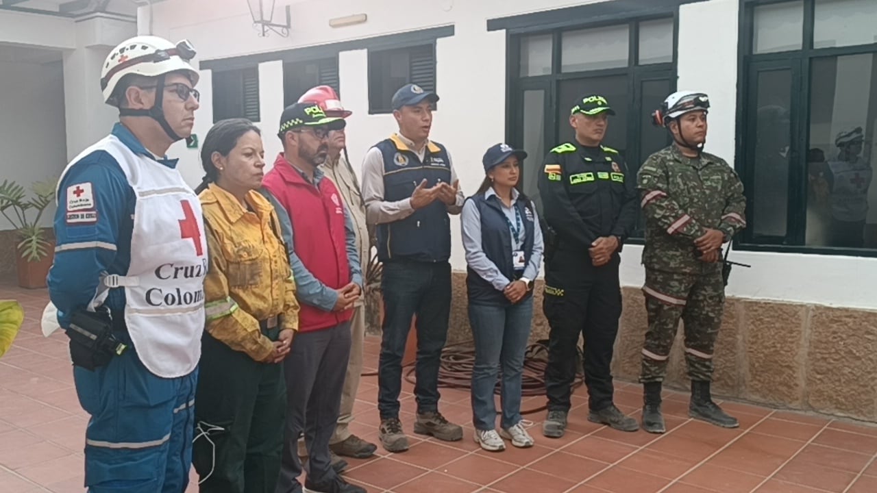 Más de 250 personas atienden incendio forestal en Villa de Leyva. Foto: suministrada.