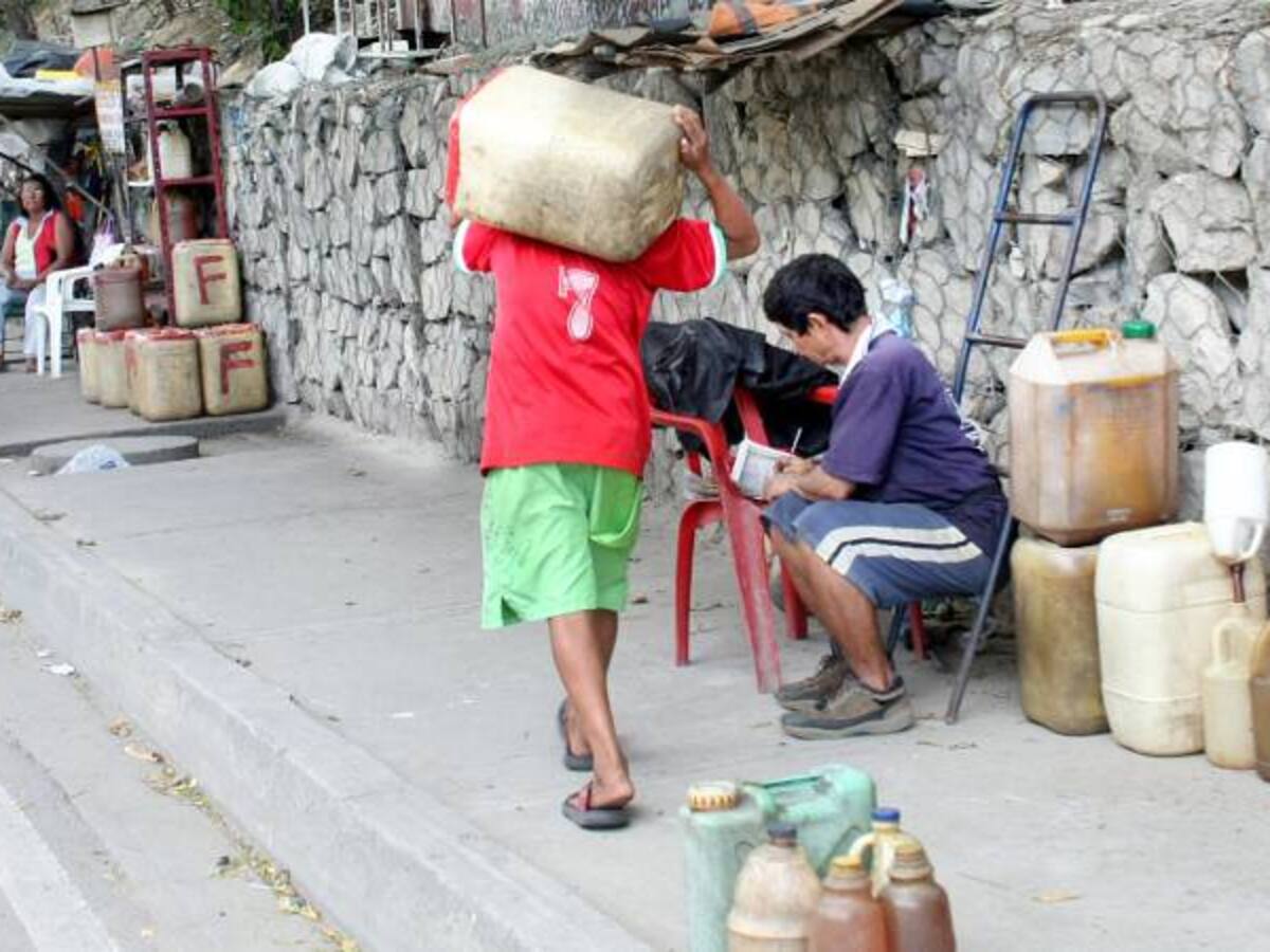 Revenden gasolina subsidiada destinada a la frontera: Contraloría