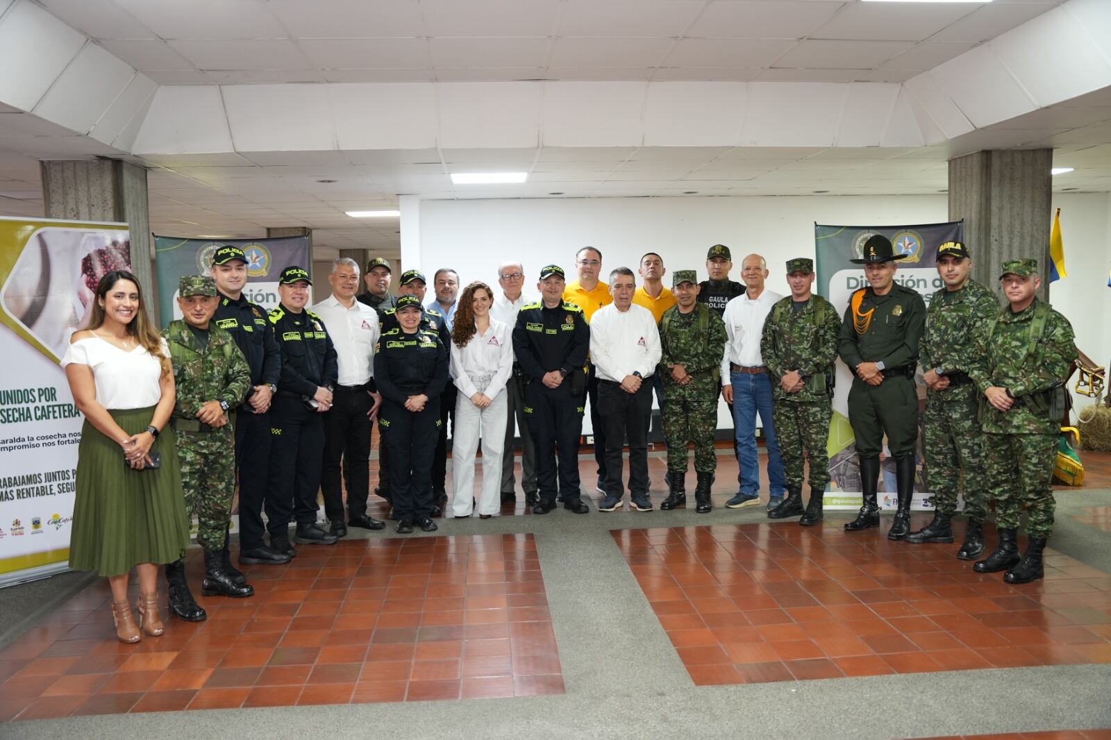 Encuentro cafeteros de la región con autoridades