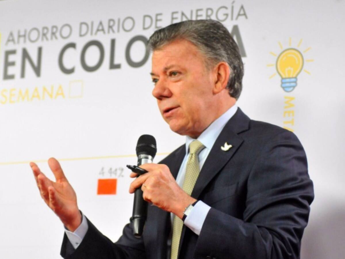 Santos pide a Corte que avale plebiscito pese a conceptos de fiscal y contralor
