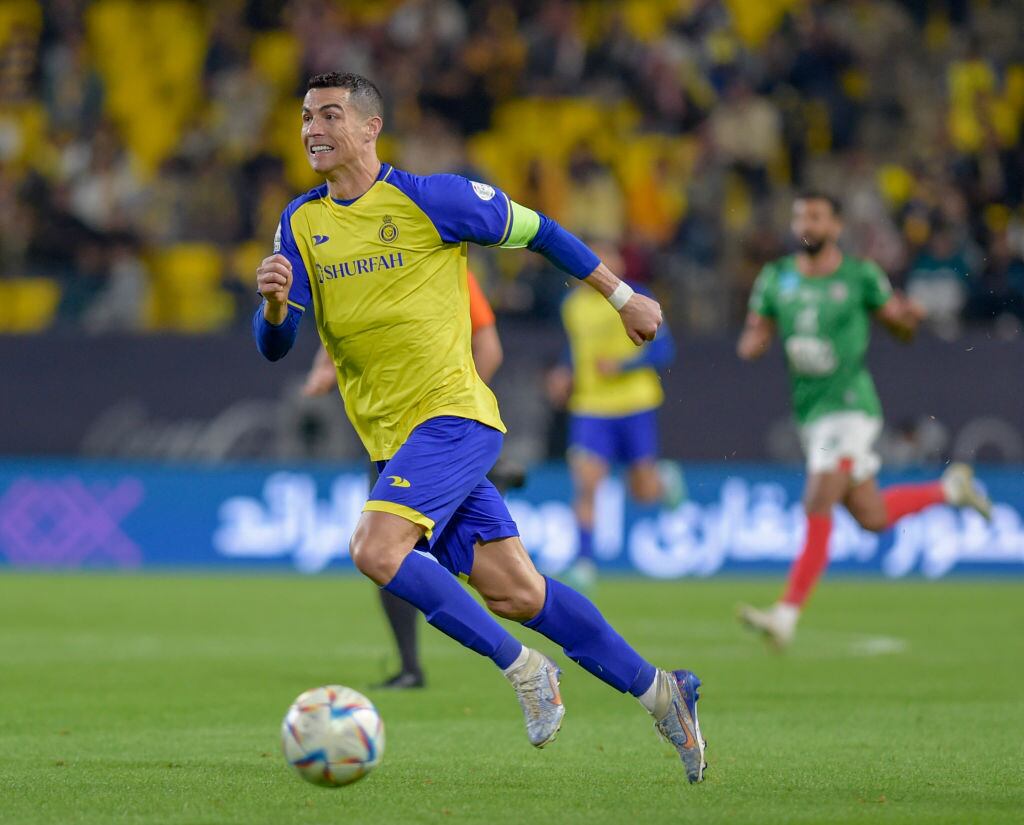 Cristiano Ronaldo en su primer partido oficial con el Al Nassr enfrentando al Al-Ittifaq. Foto: Khalid Alhaj/MB Media/Getty Images.