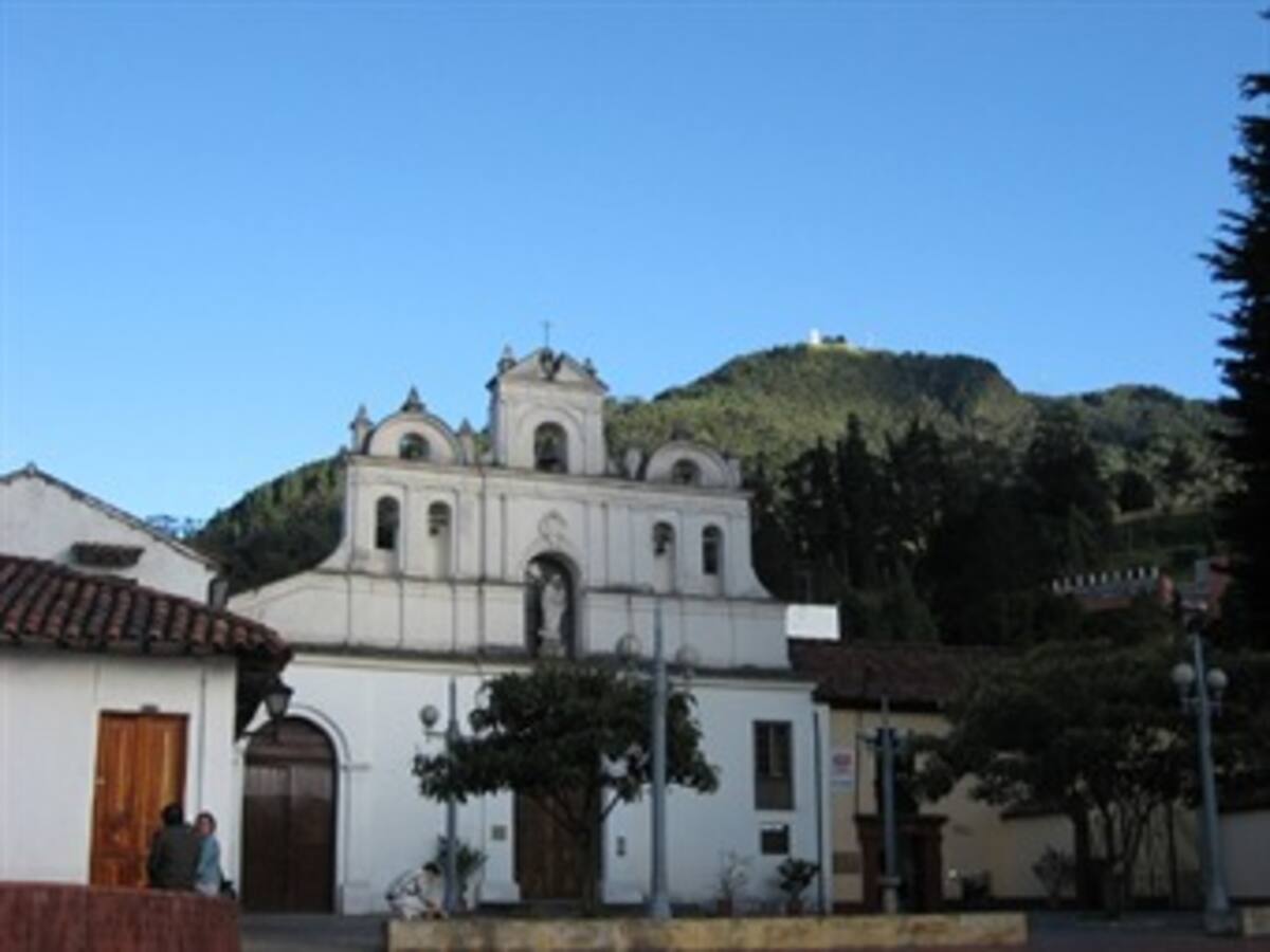 Presidente pide a la virgen que lo proteja