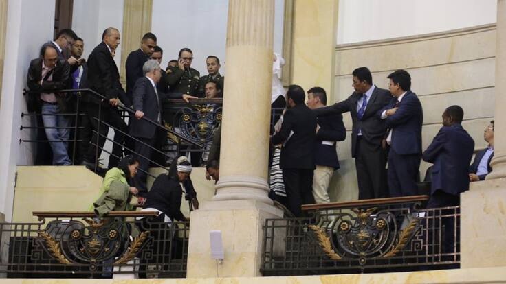 Lanzan ratones vivos a bancada del Centro Democrático