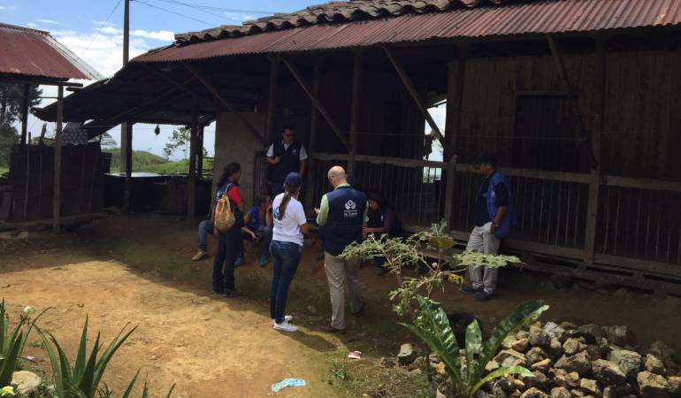 Comisión humanitaria que estuvo la vereda La Cominera, en Corinto, Cauca, donde se produjo el crimen de Cecilia Coicué.