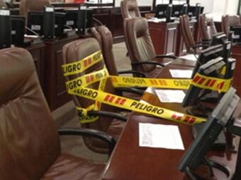 Imágen de la protesta en el Cabildo por la acusación contra Rodríguez. Foto: El Tiempo