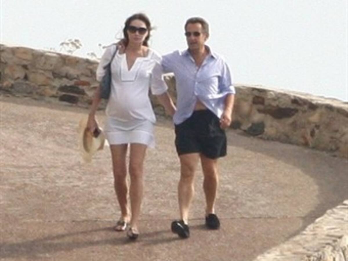 Carla Bruni-Sarkozy dio a luz una niña en París