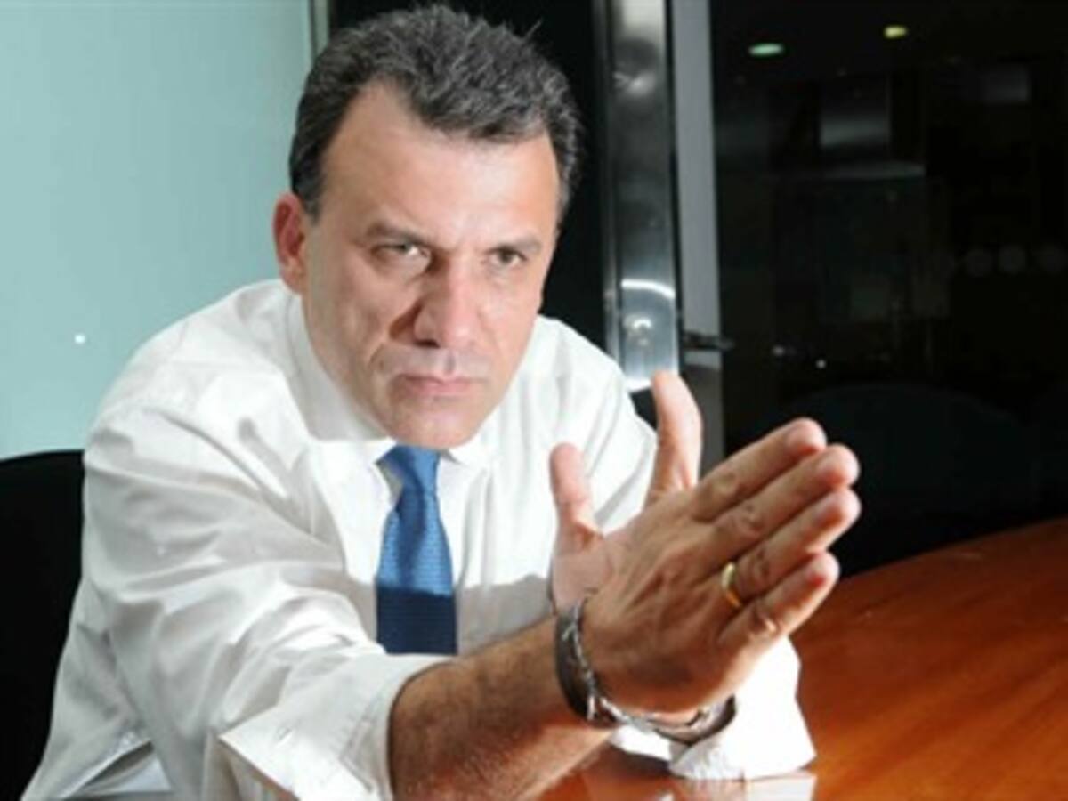 La U ataca al liberalismo por cuotas y reelección de Santos