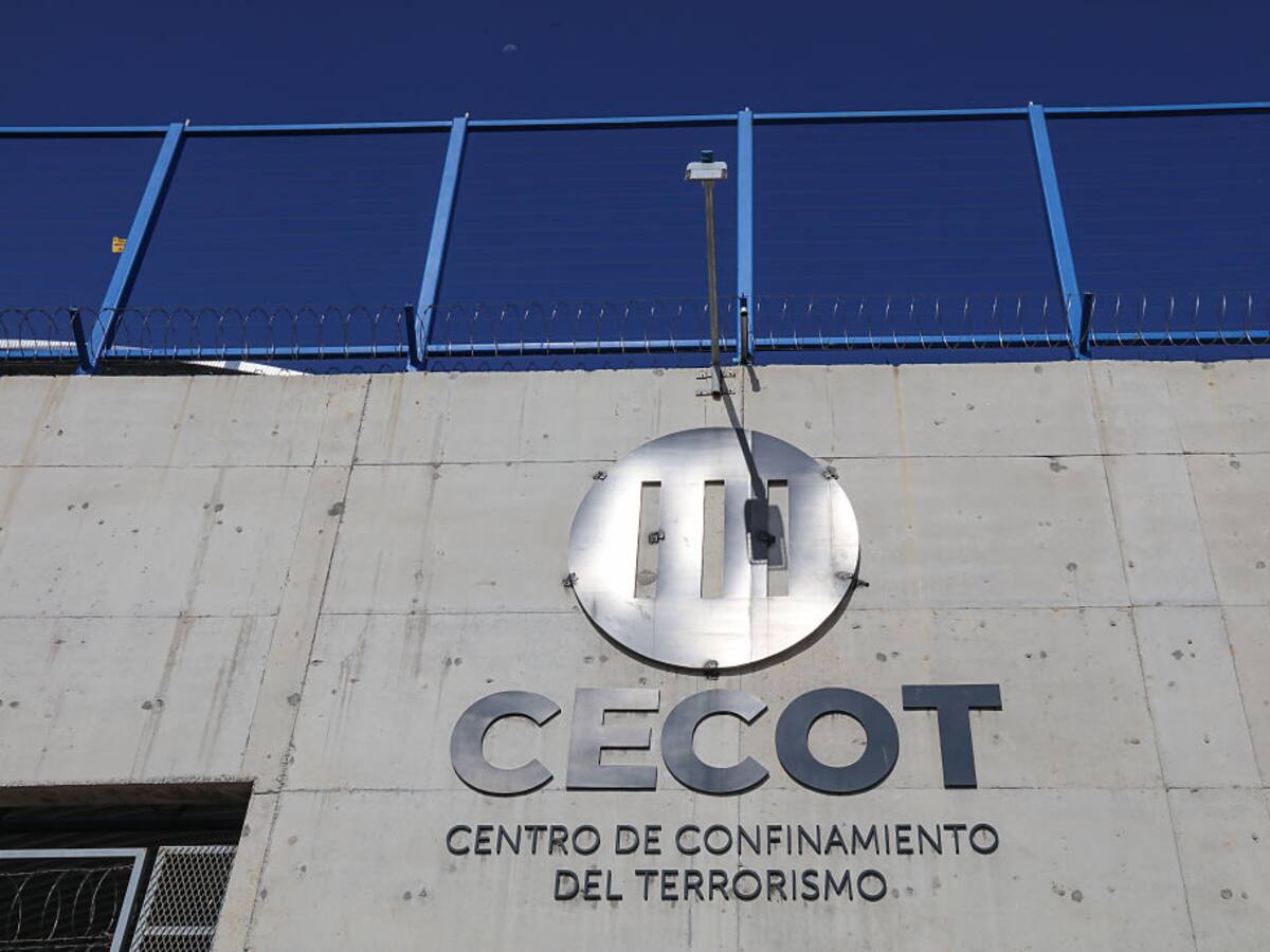 “Pensamos que ellos nos matarían”: Venezolano liberado de la cárcel en El Salvador