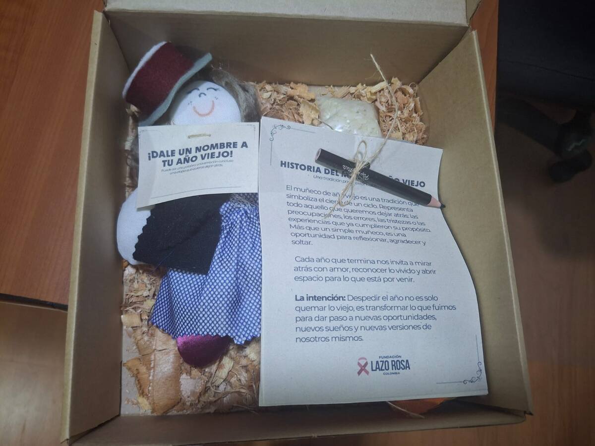 En el Quindío pacientes diagnosticadas con cáncer elaboran kits de año viejo