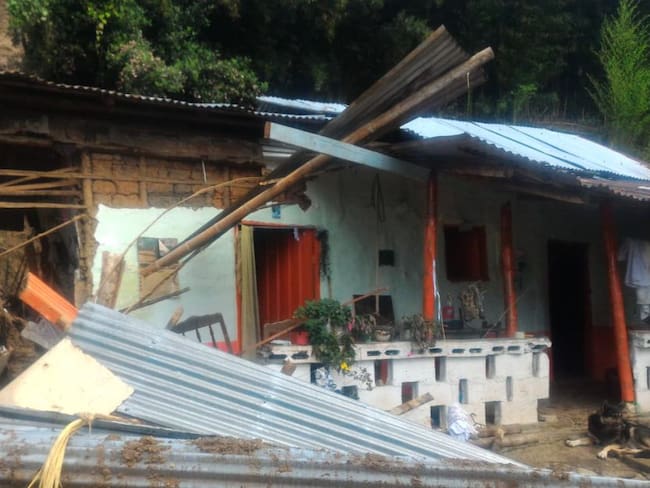Una familia atrapada en deslizamiento de tierra en Pácora (Caldas)