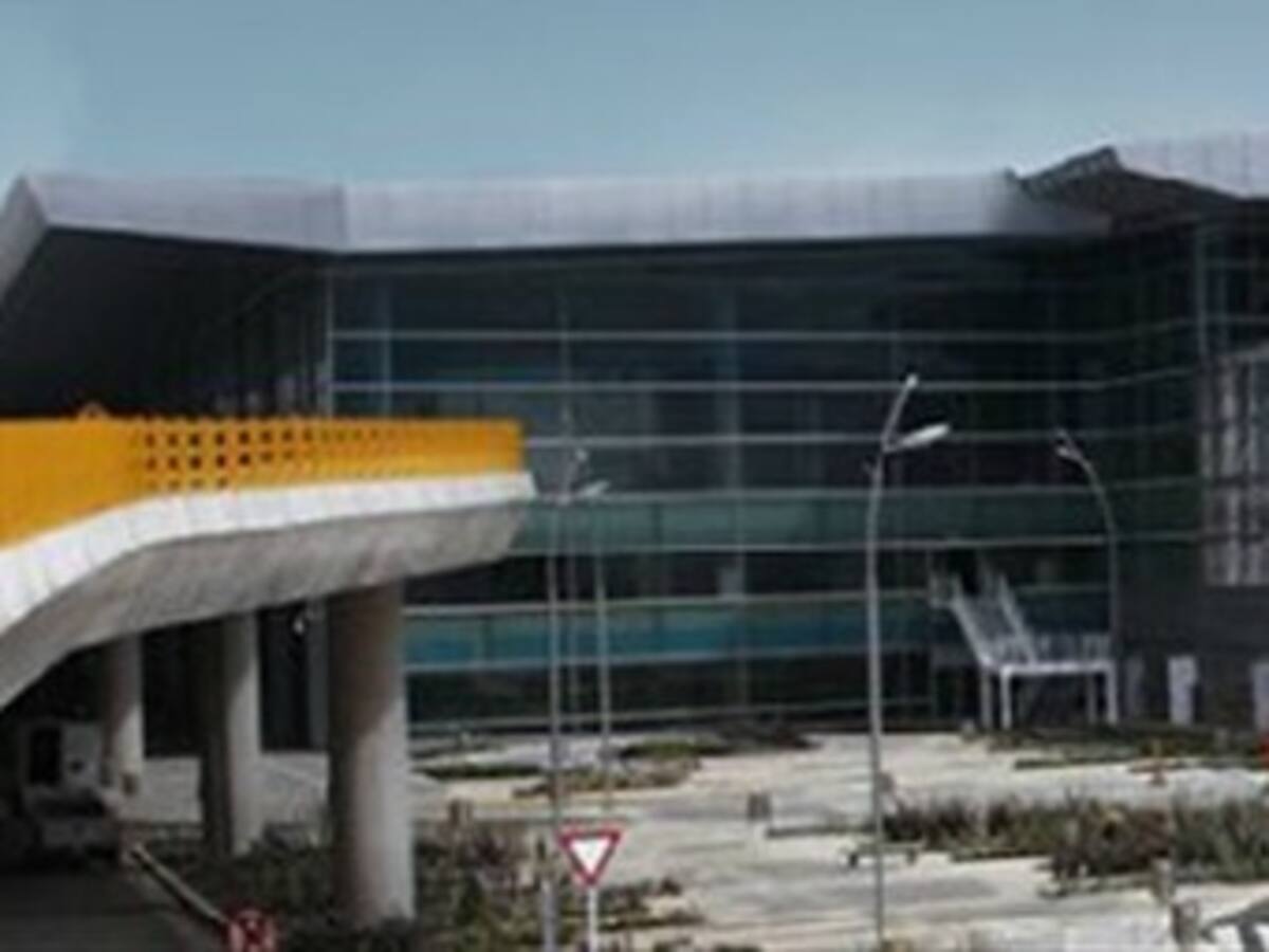 Cerca de 150 personas están 'varadas' en el aeropuerto El Dorado