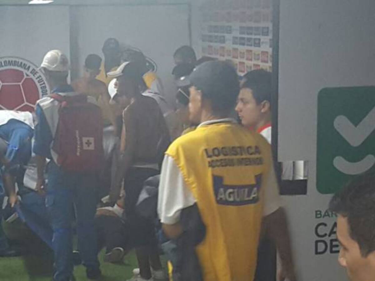 11 policías heridos y tres hinchas capturados por disturbios en el 'Metro'