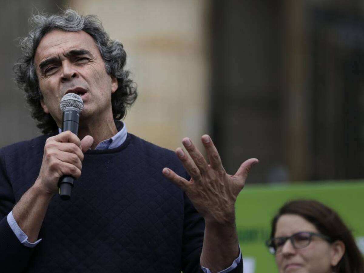 Precandidatos hablan sobre fallo de la Contraloría que afectaría a Fajardo