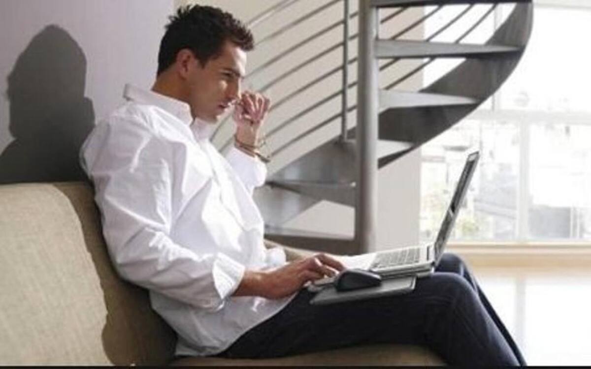 Tenga cuidado con la posición del cuello cuando esté es su ordenador.