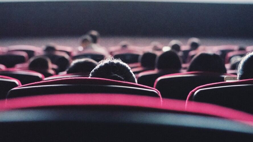 El primero de mayo, Cine Colombia reabrirá sus salas en el país. Foto: Getty Images / LINGKONG C