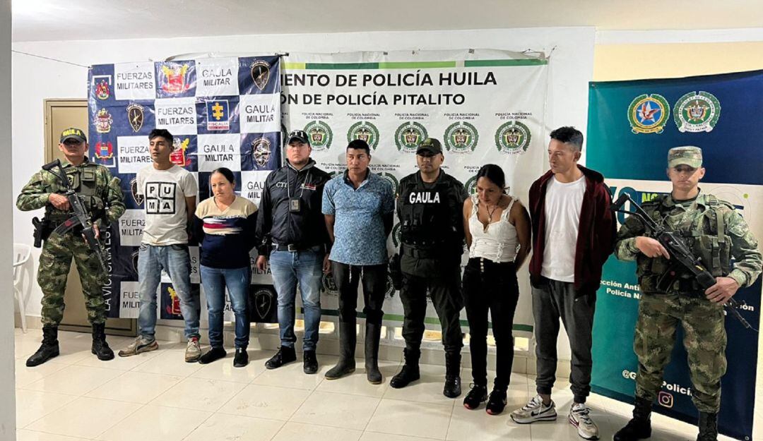 La banda conformada por cinco personas, dos mujeres y tres hombres, fueron enviados a centro carcelario como medida de aseguramiento.