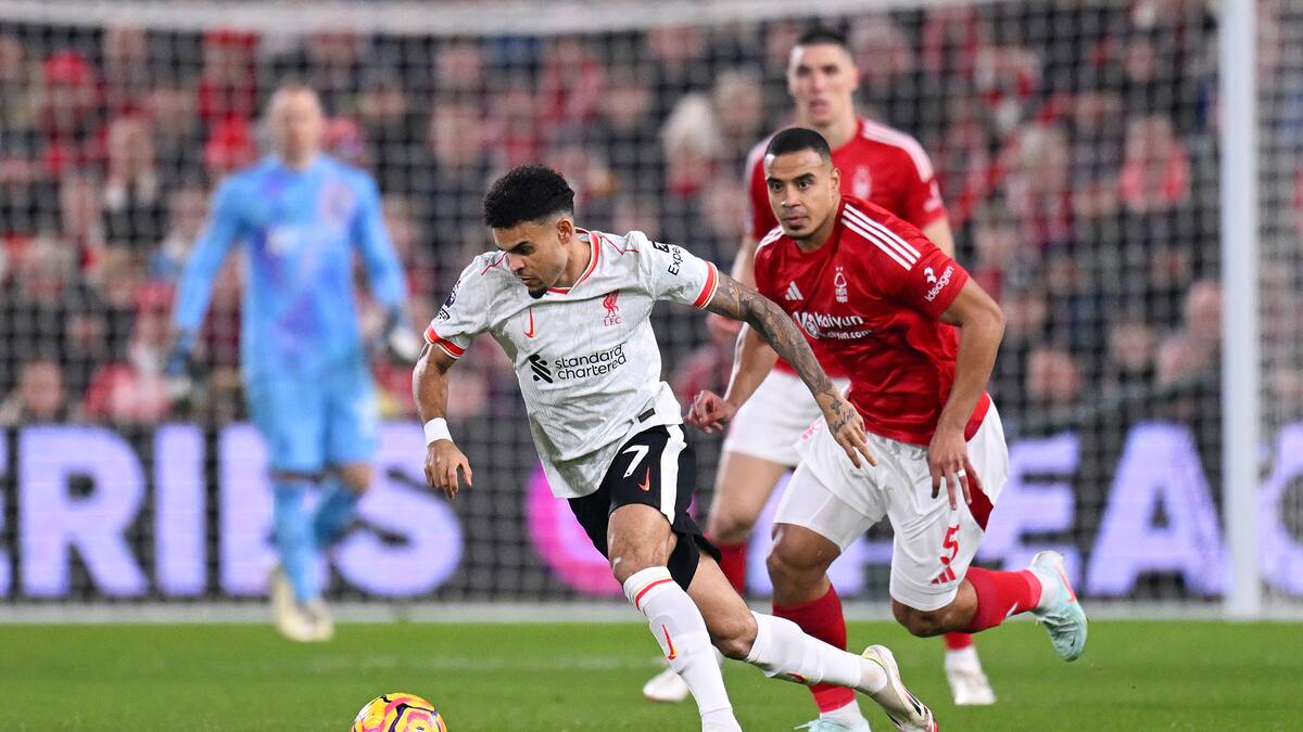 Liverpool, con Luis Díaz titular, rescató un punto en su visita al Nottingham Forest