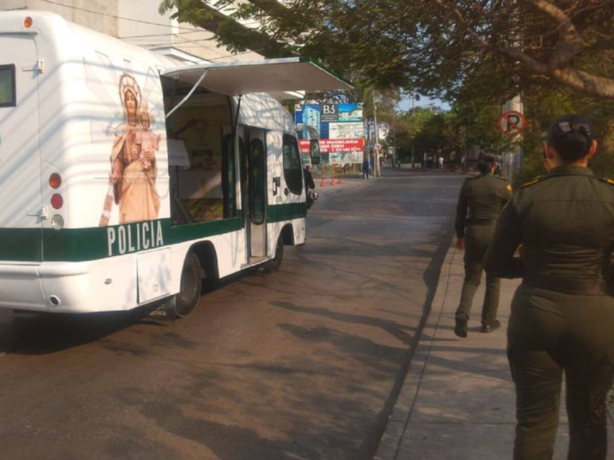 En Capilla Móvil, Policía de Cartagena invita a cumplir cuarentena