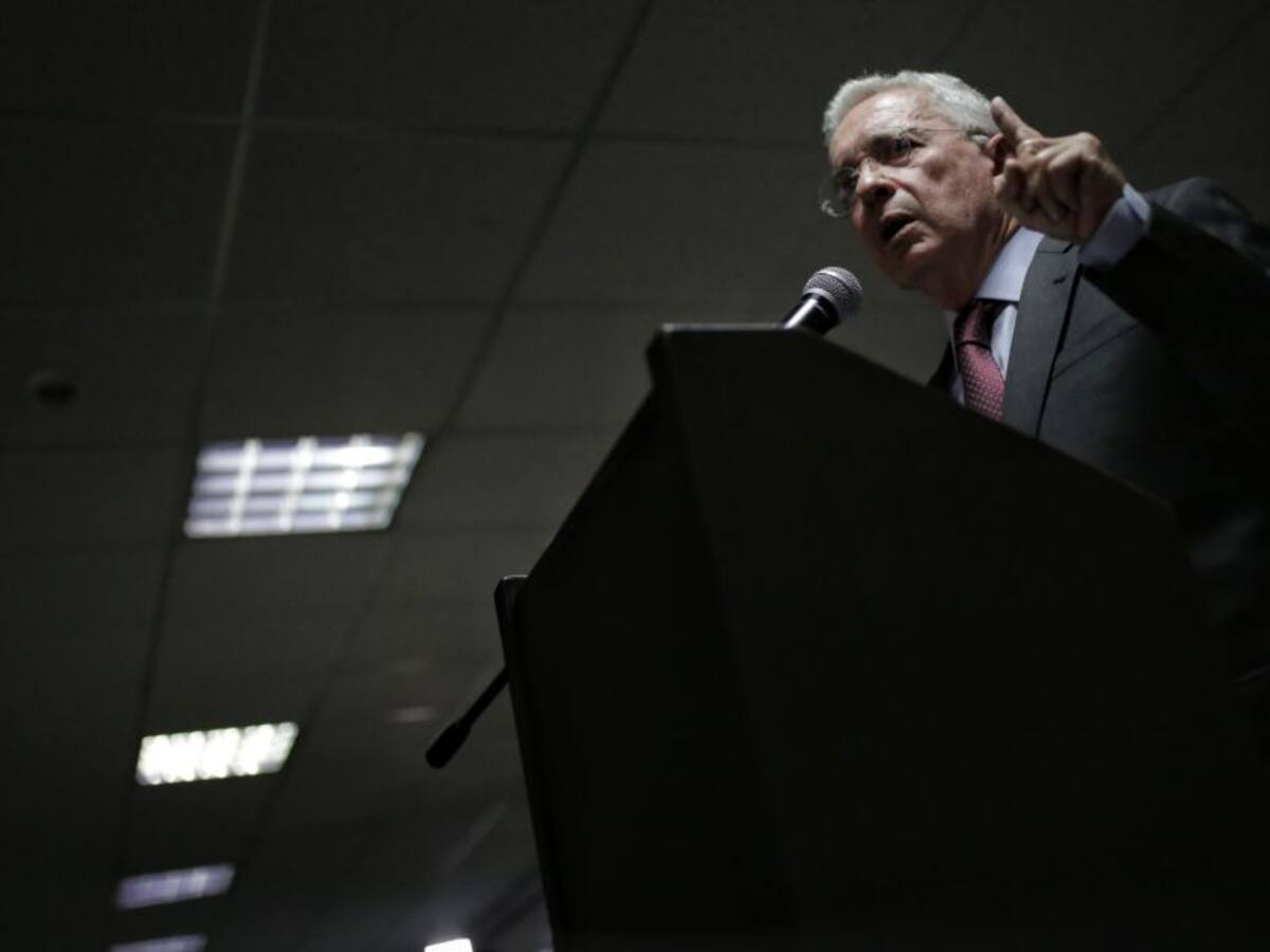 Jueza niega solicitud de preclusión, proceso contra Uribe sigue abierto